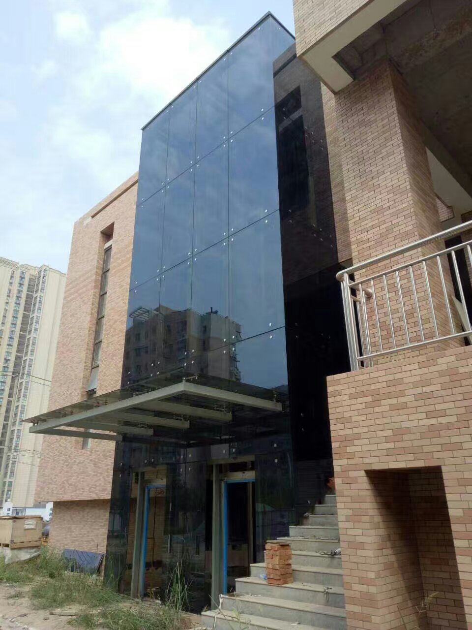 陜西科技大學在眾多企業中選擇了錦達玻璃幕墻